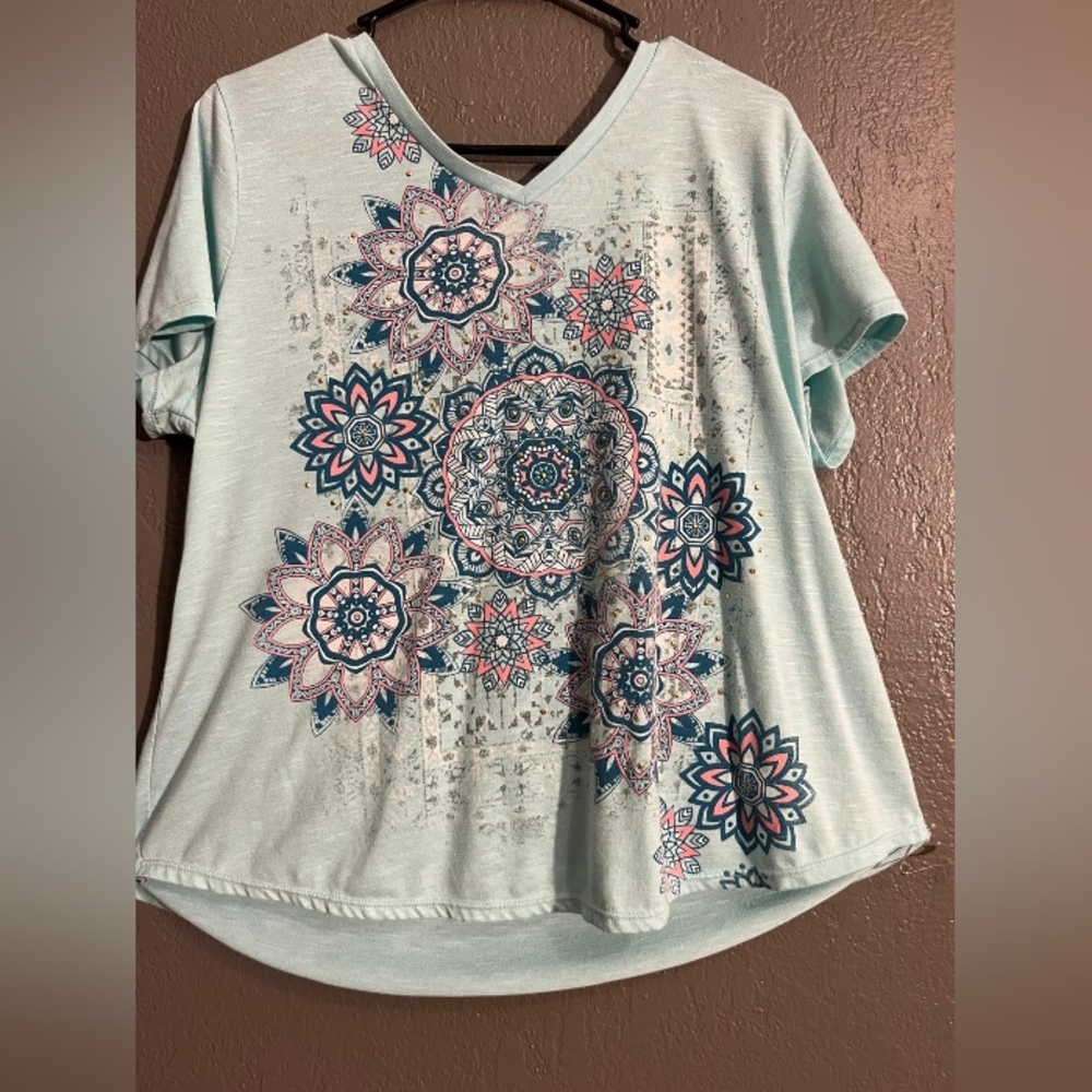 Time and Tru Mandala Print V-Neck Tee - Light Blue